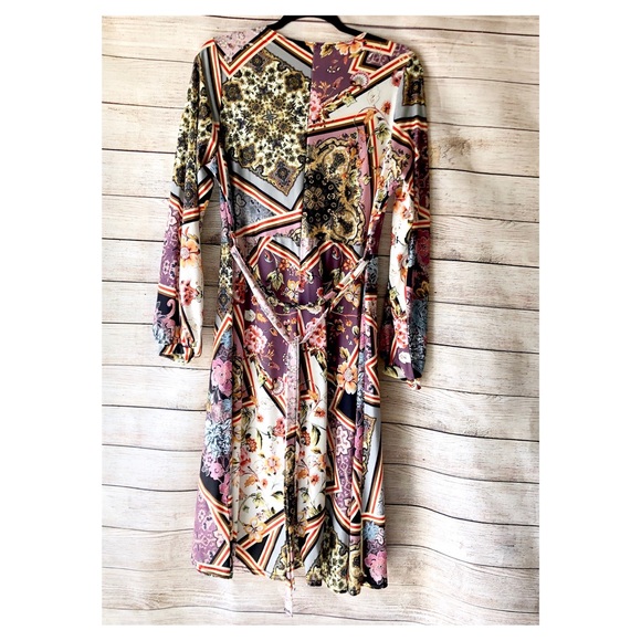 BooHoo Floral V Neck Long Sleeve Midi Dress NWOT - Picture 6 of 8